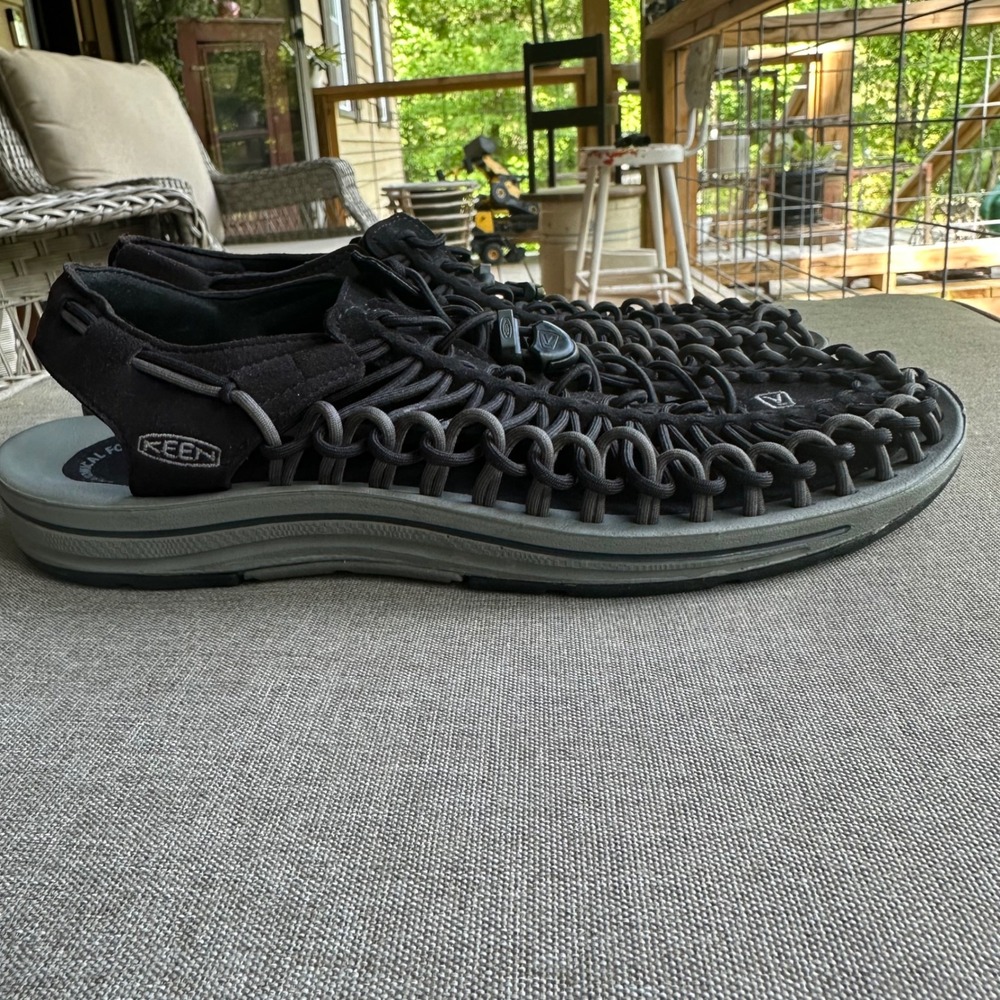 Keen Uneek Sandals Mens 12 Black Grey Cord Outdoor Water Shoes 1013086 - Picture 14 of 16